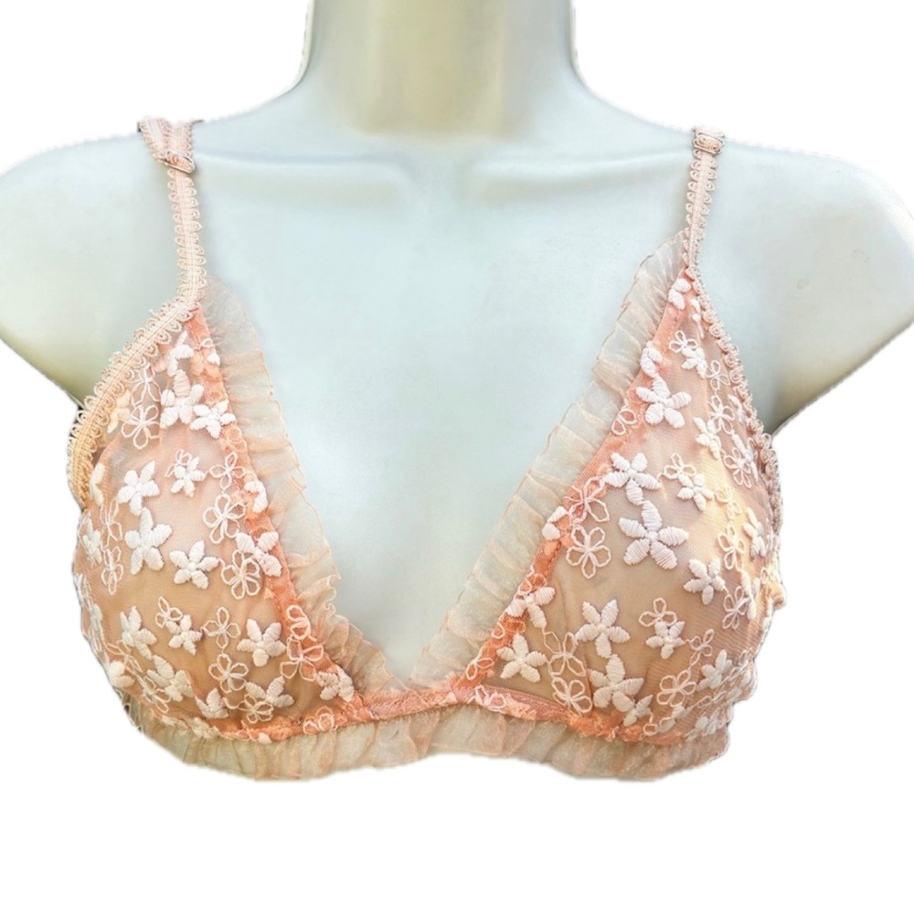 🎉2 for $25🎉 POL Dainty Peach Lace Bralette With Floral Details - NWT - Size S!
